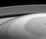 Кассини смотрит на Сатурн
